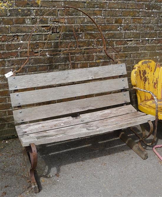 Decorative iron & wood garden bench(-)
